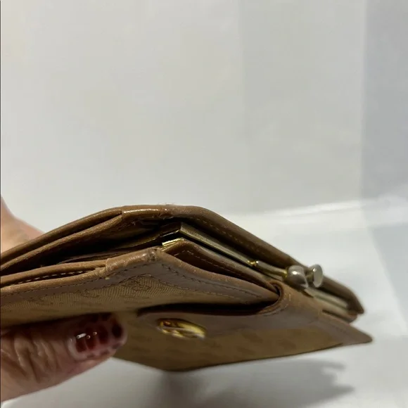 Gucci Tan Monogram Canvas Wallet - Picture 9 of 12